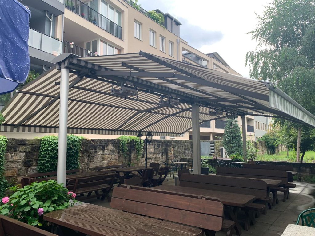 Zum Schuetzenhaus laedt in Biergarten